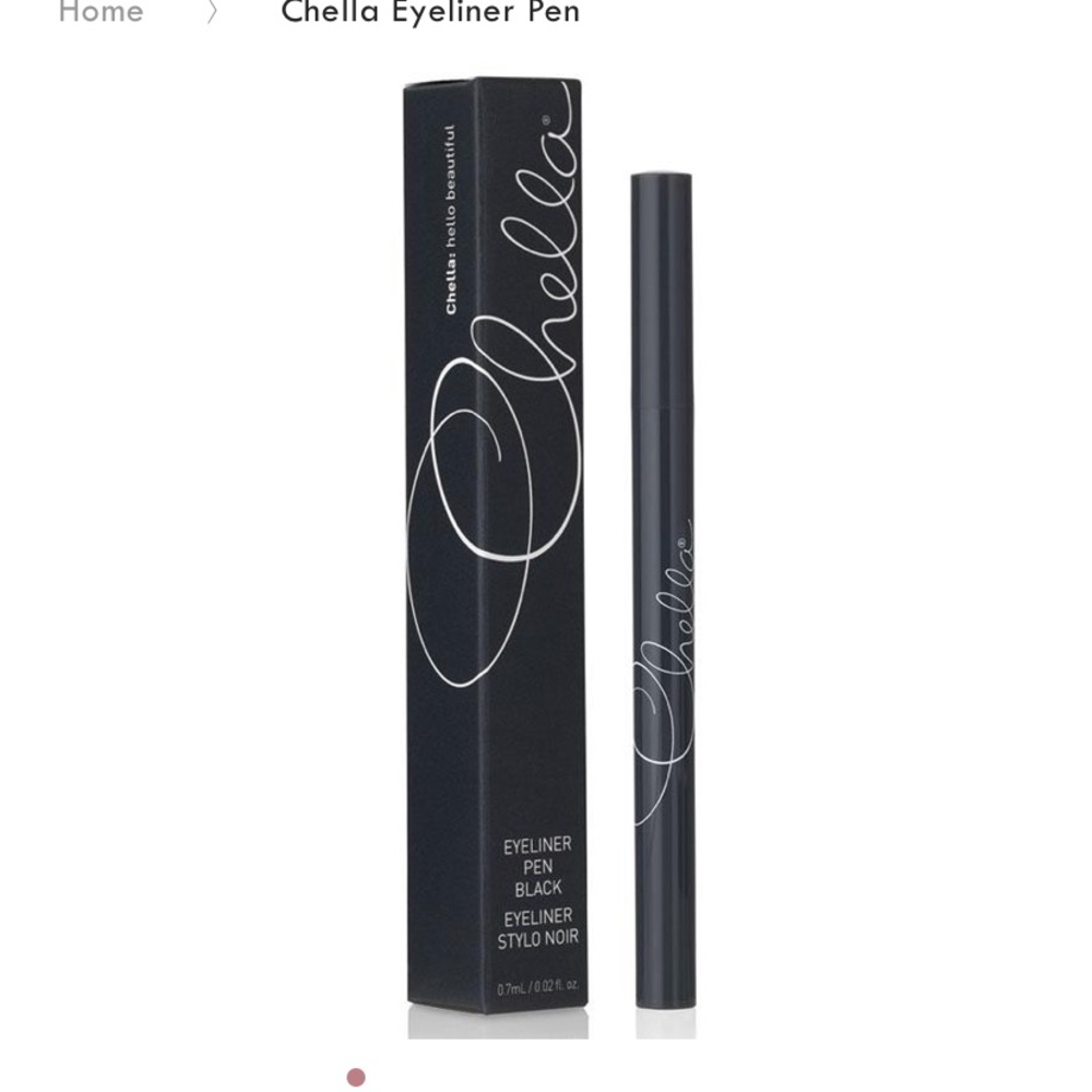 Chella blue eyeliner